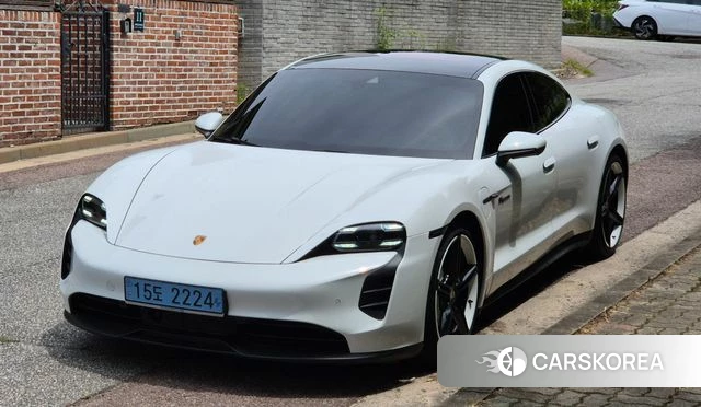 Porsche Taycan 2021 Белый из Кореи