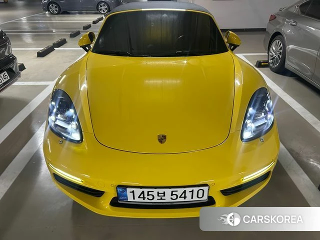 Porsche 718 Boxster 2018 Желтый из Кореи