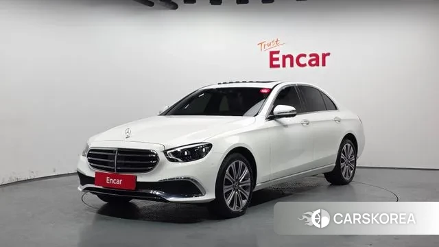 Mercedes-Benz E-Class W213 2023 Белый из Кореи