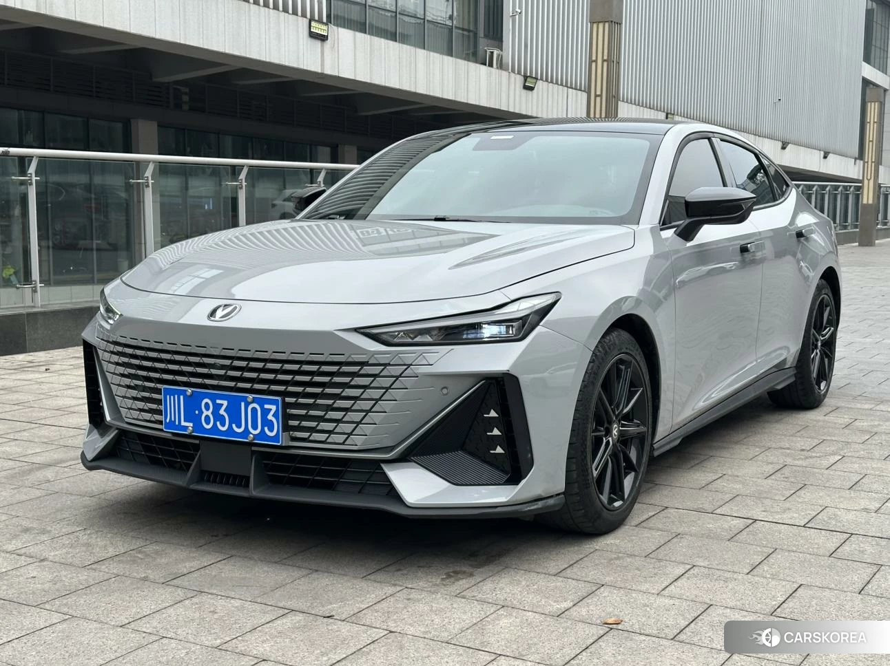 Chang'an UNI-V 2022 Серебристо-серый из Китая