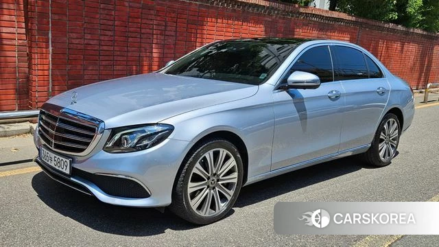 Mercedes-Benz E-Class W213 2018 Серебристо-серый из Кореи