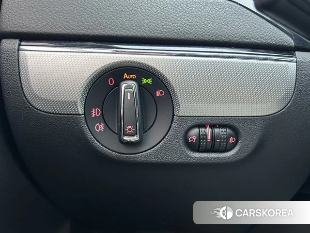 Volkswagen Sagitar 2018 Белый из Китая
