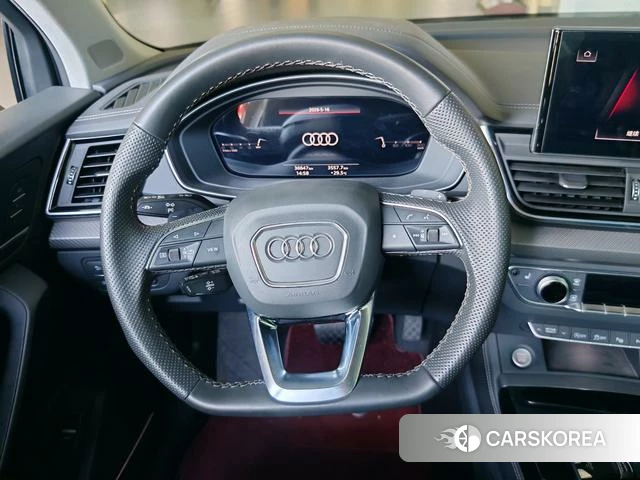 Audi Q5L 2021 Черный из Китая