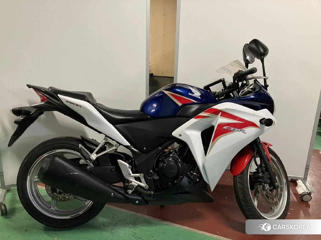 Проданный Honda CBR250R 2011 из Японии, фото 2