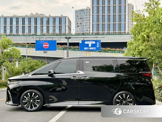 Toyota Elfa 2024 Черный из Китая