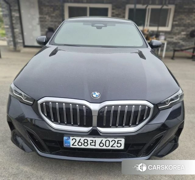 BMW 5 Series (G60) 2024 Черный из Кореи