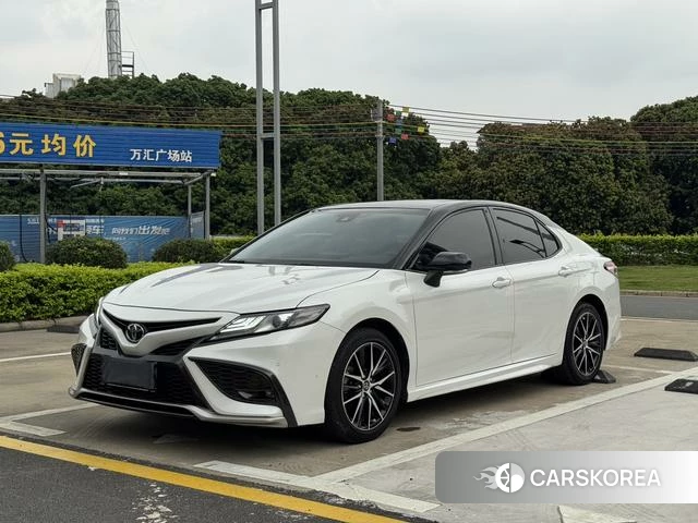Toyota Camry 2021 Белый из Китая