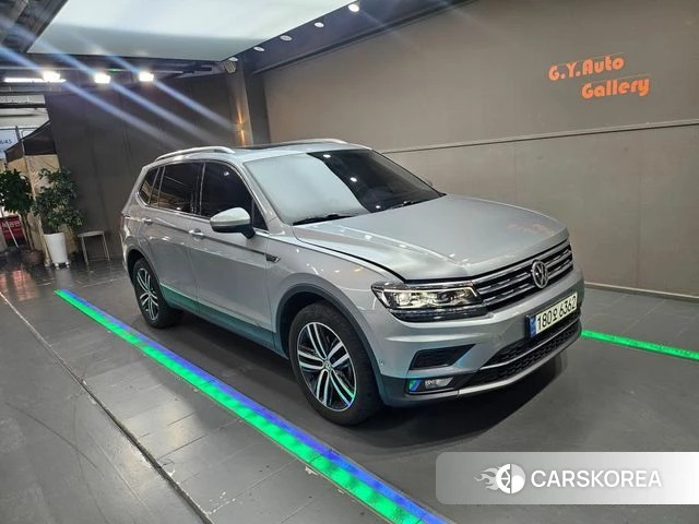 Volkswagen Tiguan Allspace 2020 Серебристо-серый из Кореи