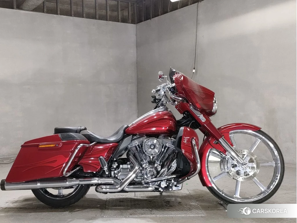 Проданный Harley-Davidson Street Glide FLHXSE1800 CVO 2016 из Японии, фото 2