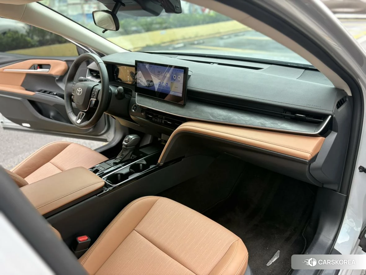 Toyota Camry 2024 Серебристо-серый из Китая