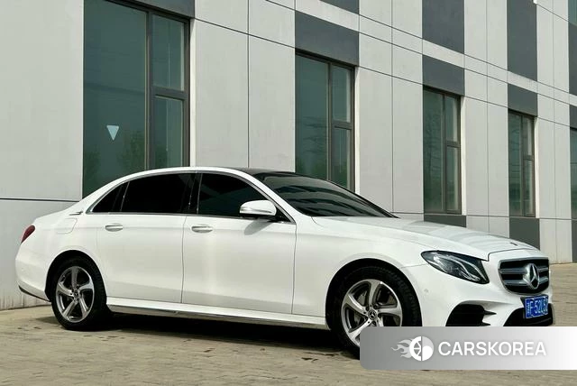 Mercedes-Benz E-class 2018 Белый из Китая