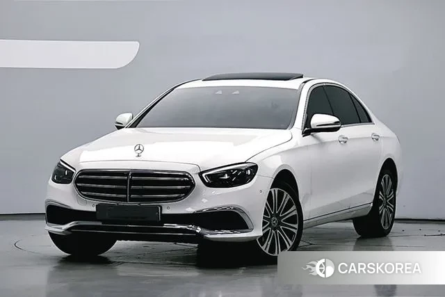 Mercedes-Benz E-Class W213 2023 Белый из Кореи