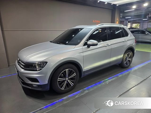 Volkswagen Tiguan second Generation 2018 Серебристо-серый из Кореи