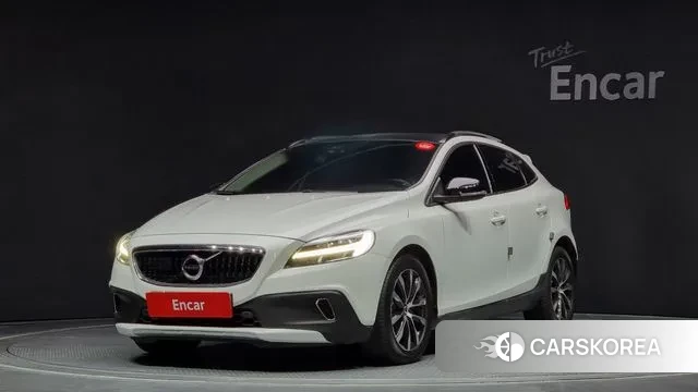 Volvo V40 Cross-Country 2019 Белый из Кореи