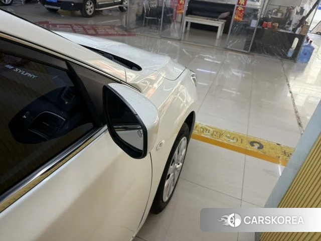 Nissan Xuan Yi 2021 Белый из Китая