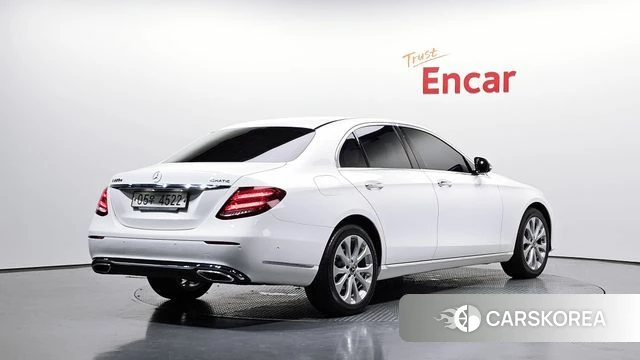 Mercedes-Benz E-Class W213 2019 Белый из Кореи
