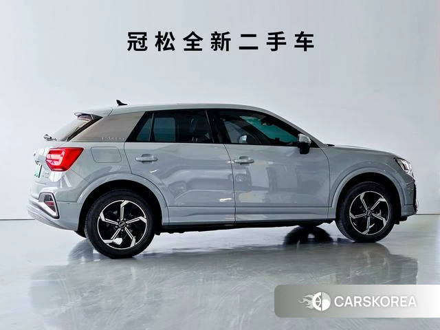 Audi Q2L e-tron 2022 Серебристо-серый из Китая