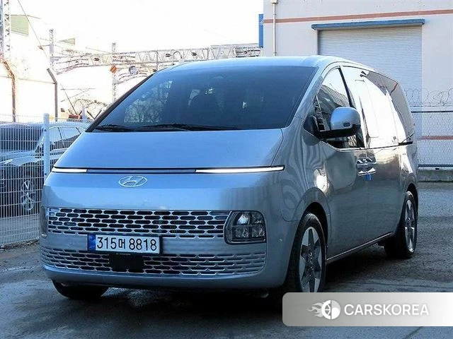 Hyundai Staria 2023 Серебряный из Кореи