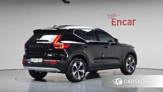 Volvo XC40 2024 Черный из Кореи