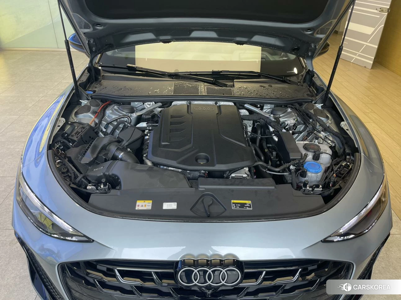 Audi A6L 2026 Серебристо-серый из Китая