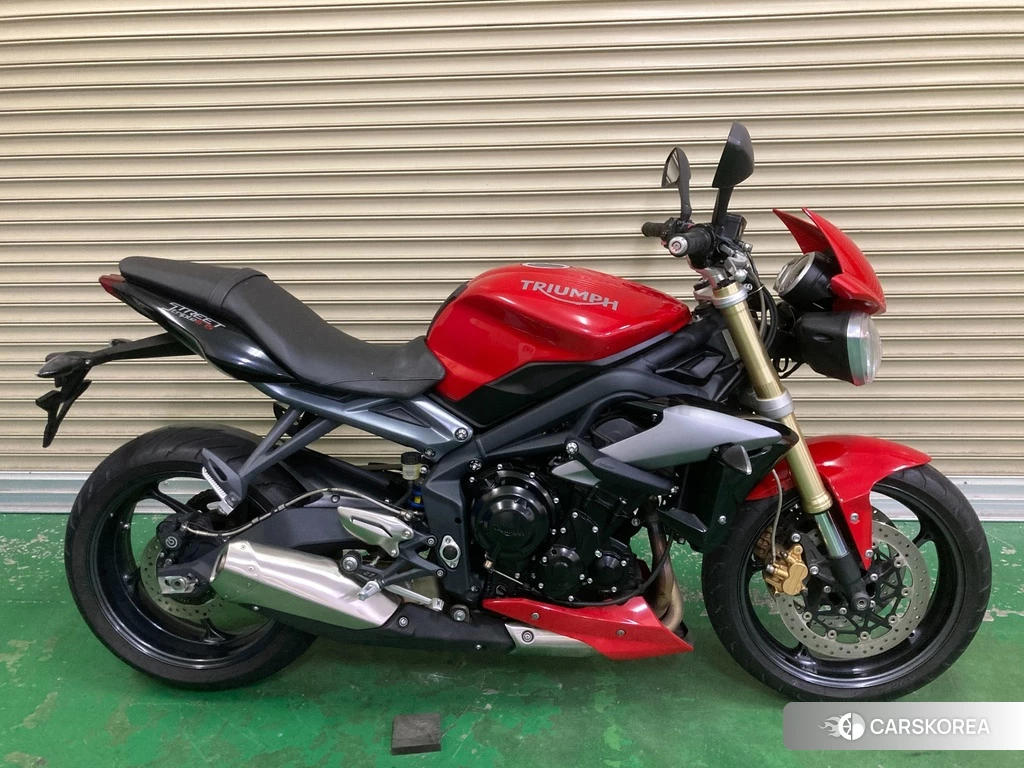 Проданный Triumph STREET TRIPLE 2015 из Японии, фото 2