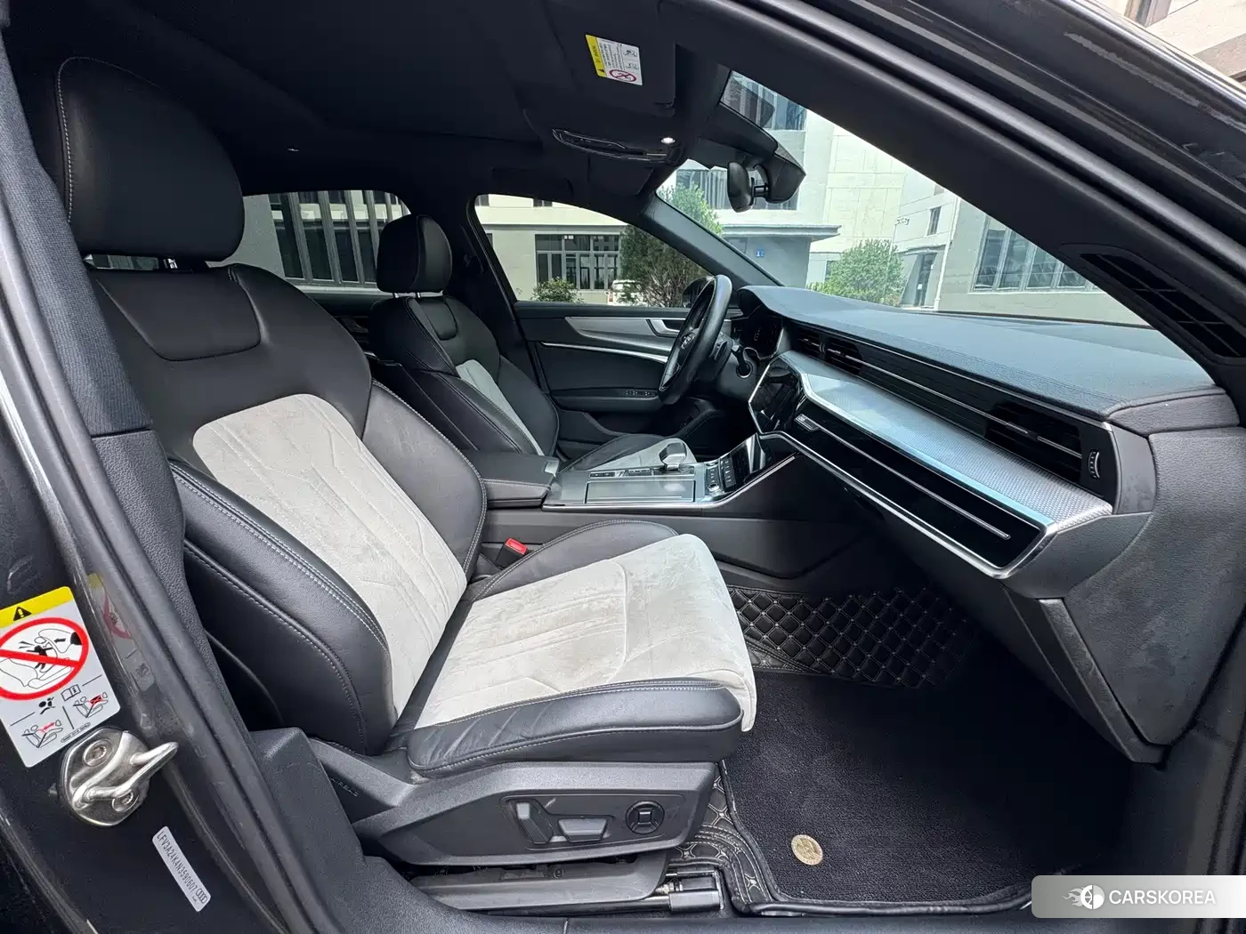 Audi A6L 2022 Silver/gray из Китая