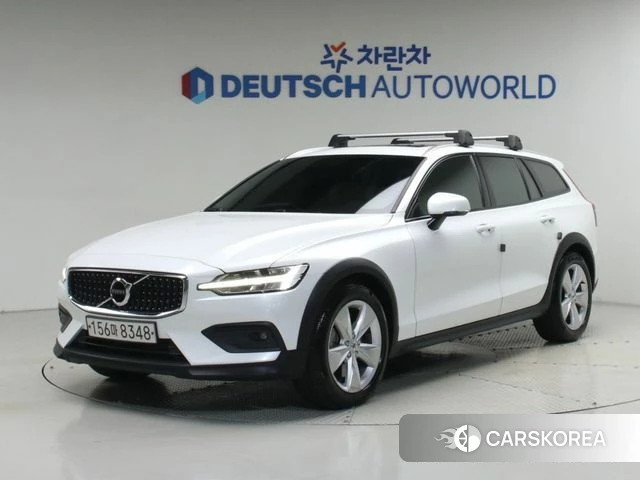 Volvo V60 Cross-Country 2nd Generation 2020 Белый из Кореи
