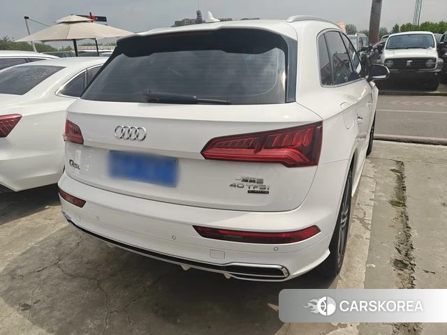 Audi Q5L 2021 Белый из Китая