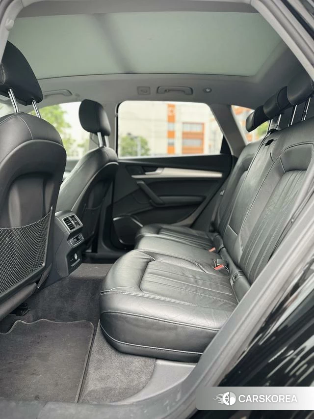 Audi Q5L 2021 Черный из Китая