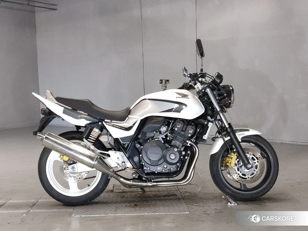 Проданный Honda CB400SF 2012 из Японии