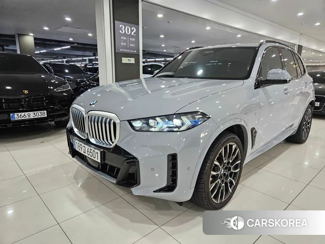 BMW X5 (G05) 2025 Светло-серебряный цвет из Кореи