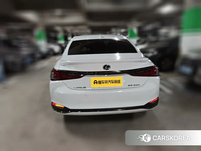 Lexus ES 2019 Белый из Китая
