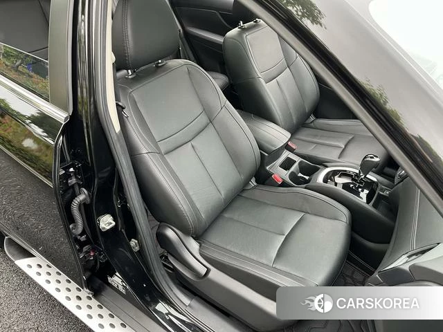 Nissan Qijun 2021 Черный из Китая