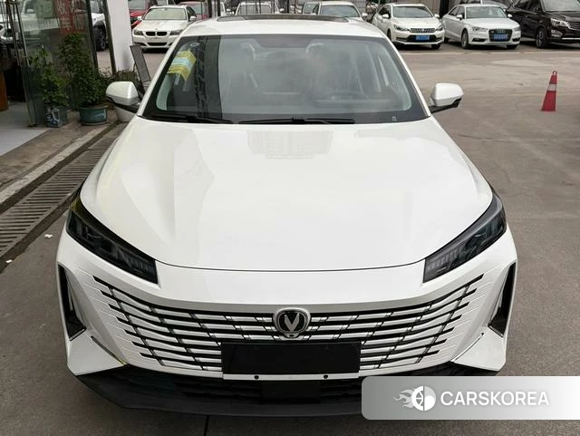 Chang'an Yidong 2026 Белый из Китая