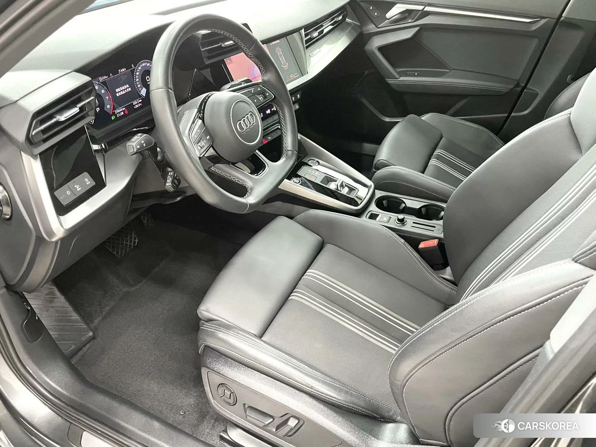 Audi A3 2023 Темно-серый из Китая