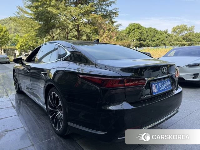 Lexus LS 2022 Черный из Китая