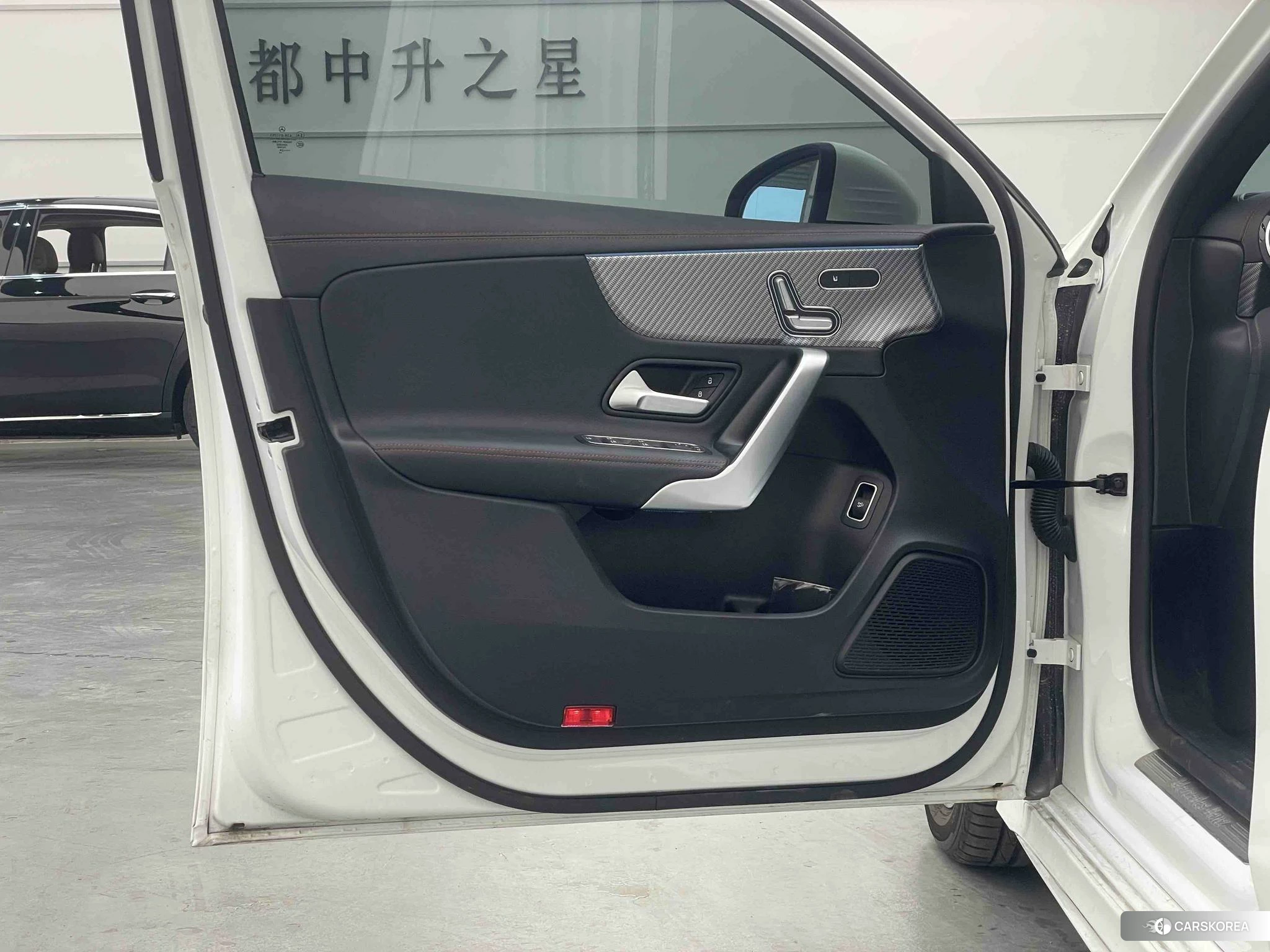 Mercedes-Benz Class A 2023 Белый из Китая