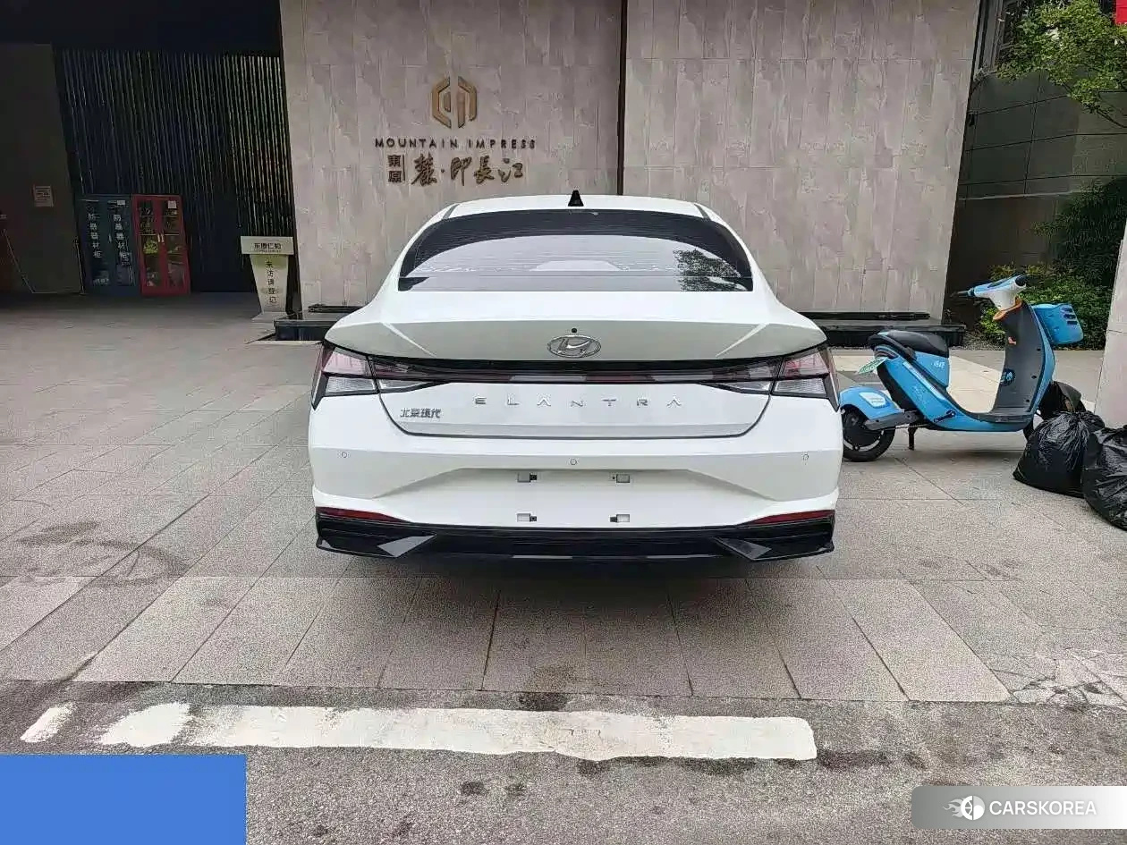 Hyundai Elantra 2022 Белый из Китая