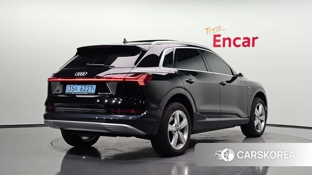 Audi e-Tron 2021 Черный из Кореи