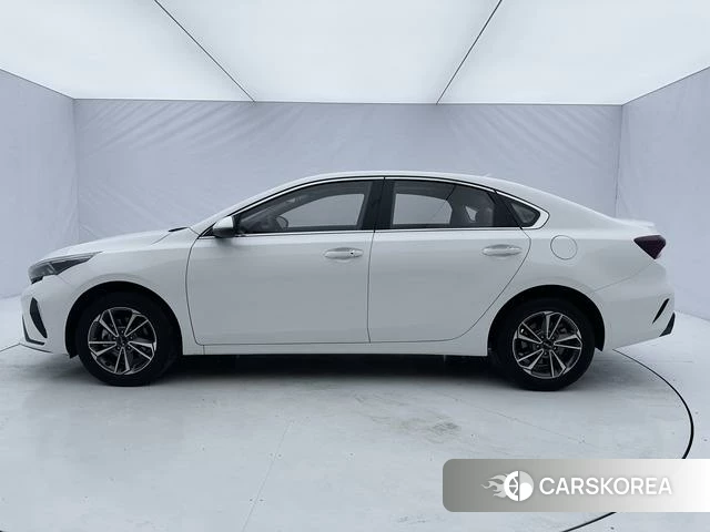 Kia K3 2023 Белый из Китая