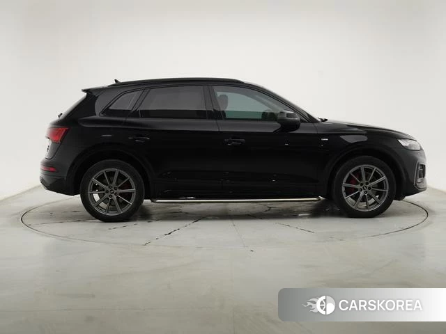 Audi Q5L 2024 Черный из Китая