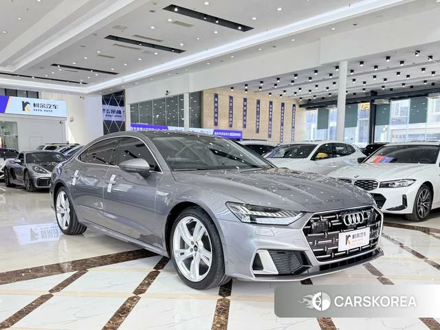 Audi A7L 2024 Серебристо-серый из Китая