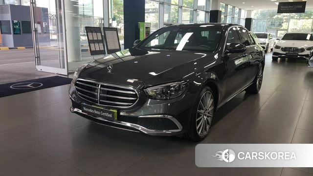Mercedes-Benz E-Class W213 2023 Серый из Кореи