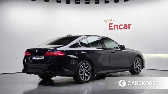 BMW 5 Series (G60) 2024 Черный из Кореи