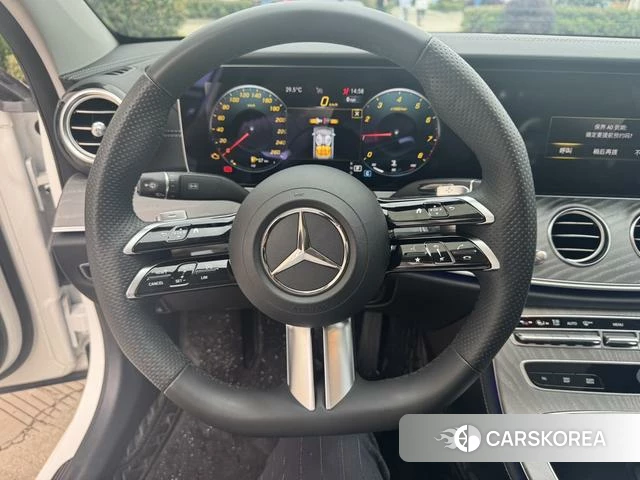Mercedes-Benz E-class 2023 Белый из Китая
