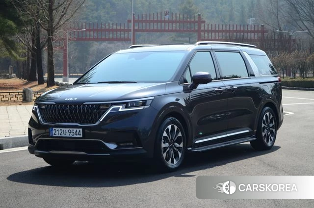 Kia Carnival 4th generation 2023 Серый из Кореи