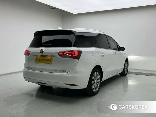 Buick GL6 2023 Белый из Китая