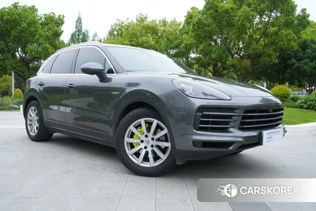 Porsche Cayenne E-Hybrid 2021 Темно-серый из Китая