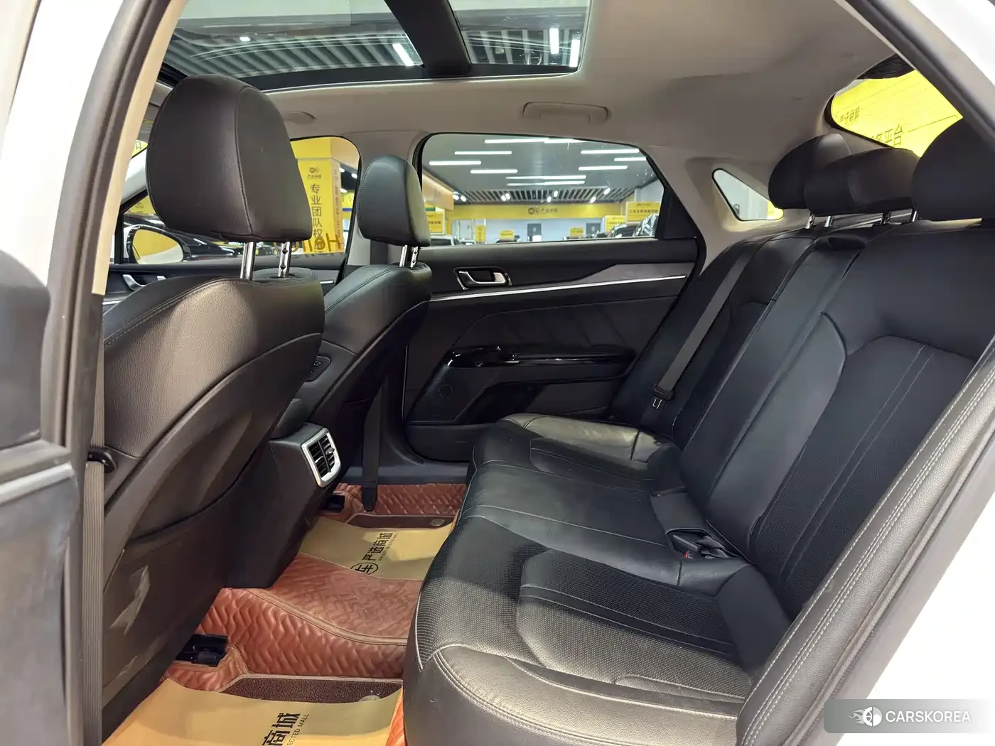 Kia K5 2023 Белый из Китая