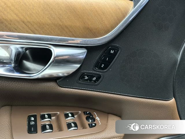 Volvo S90 PHEV 2021 Черный из Китая
